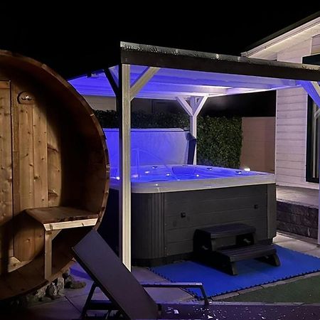 Chalet Buutengeweun, Met Luxe Jacuzzi En Tonsauna Sint Annaland Exterior photo
