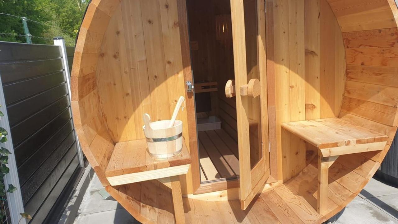 Chalet Buutengeweun, Met Luxe Jacuzzi En Tonsauna Sint Annaland Exterior photo