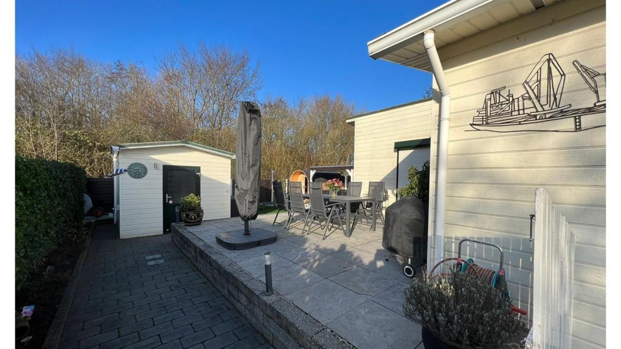 Chalet Buutengeweun, Met Luxe Jacuzzi En Tonsauna Sint Annaland Exterior photo