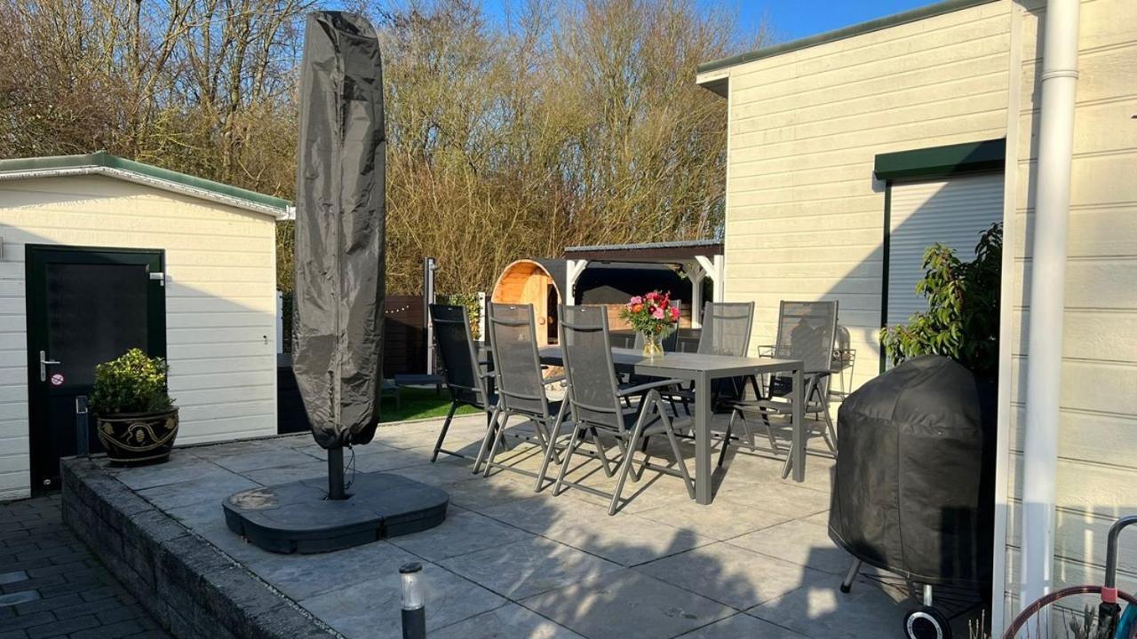 Chalet Buutengeweun, Met Luxe Jacuzzi En Tonsauna Sint Annaland Exterior photo
