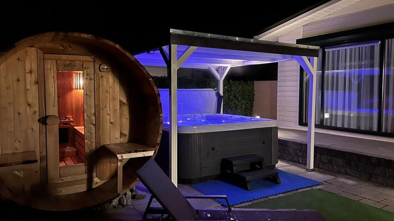 Chalet Buutengeweun, Met Luxe Jacuzzi En Tonsauna Sint Annaland Exterior photo