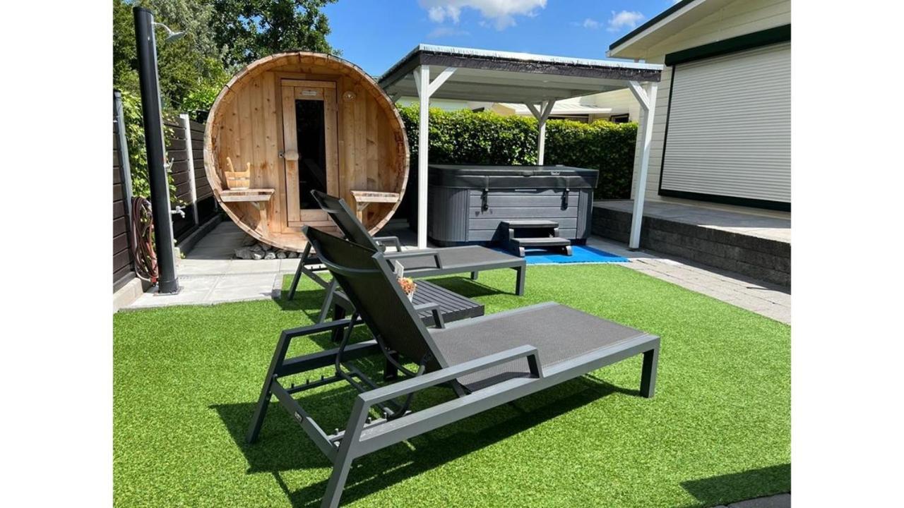 Chalet Buutengeweun, Met Luxe Jacuzzi En Tonsauna Sint Annaland Exterior photo